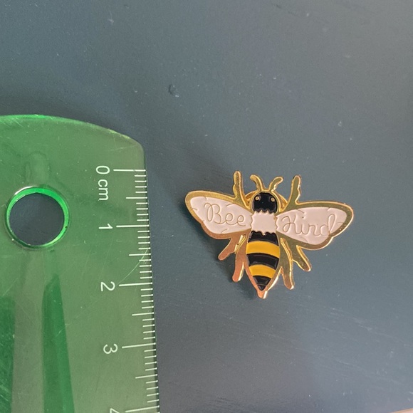 BEE Earrings and pin - Picture 3 of 6